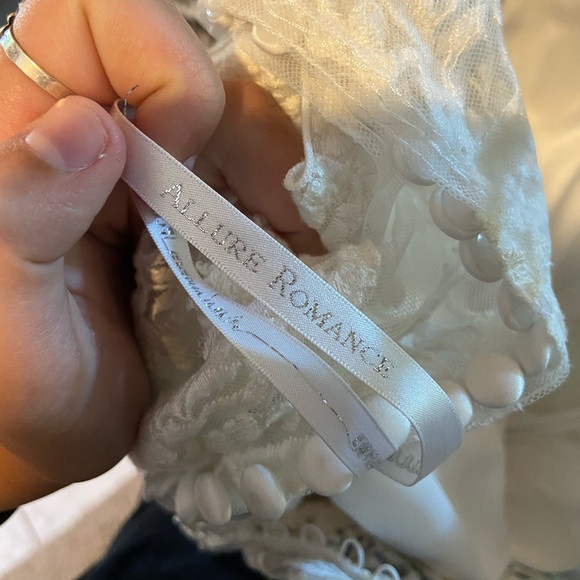 Wedding dress - Picture 4 of 6